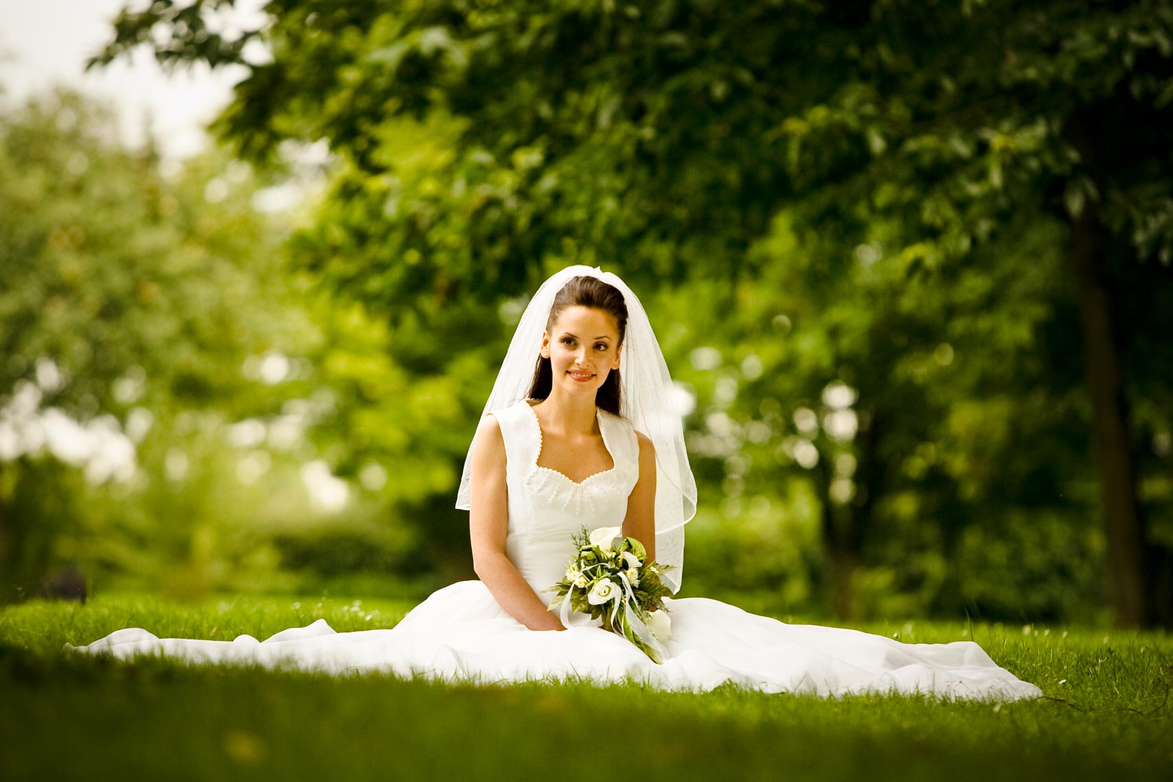 Hochzeitsfotografie Kassel: sinnliche Brautbilder mit Brautstrauß